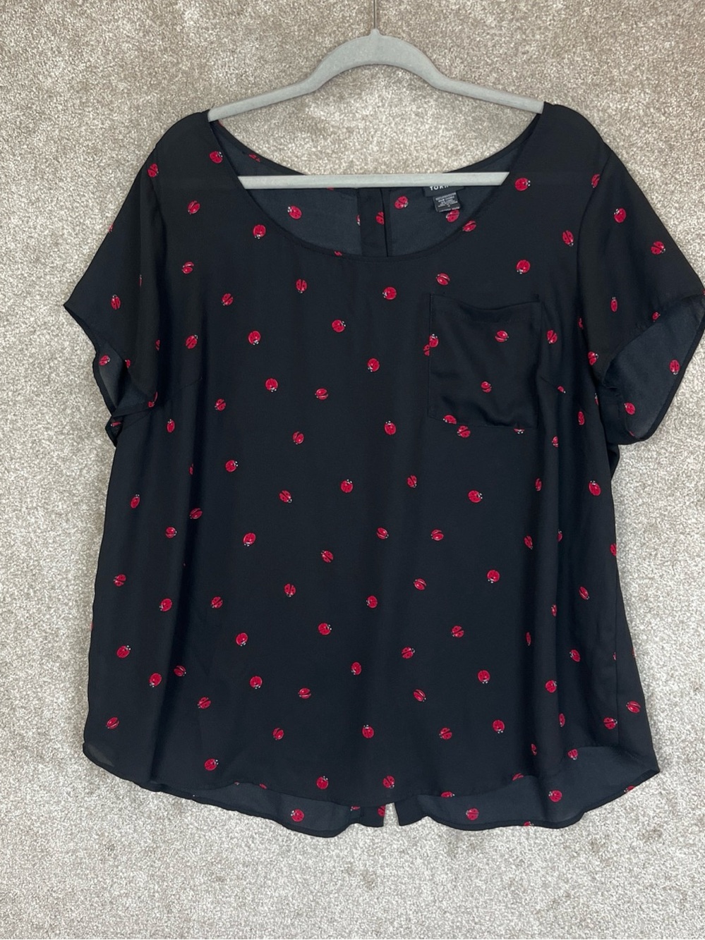Torrid Blouse Womens 2 Black Red Ladybug Short Sleeve Back Button Pocket- 5351
